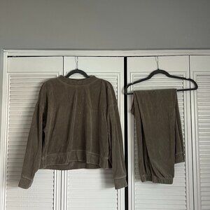 H&M Women's Green and Khaki Sweatshirt